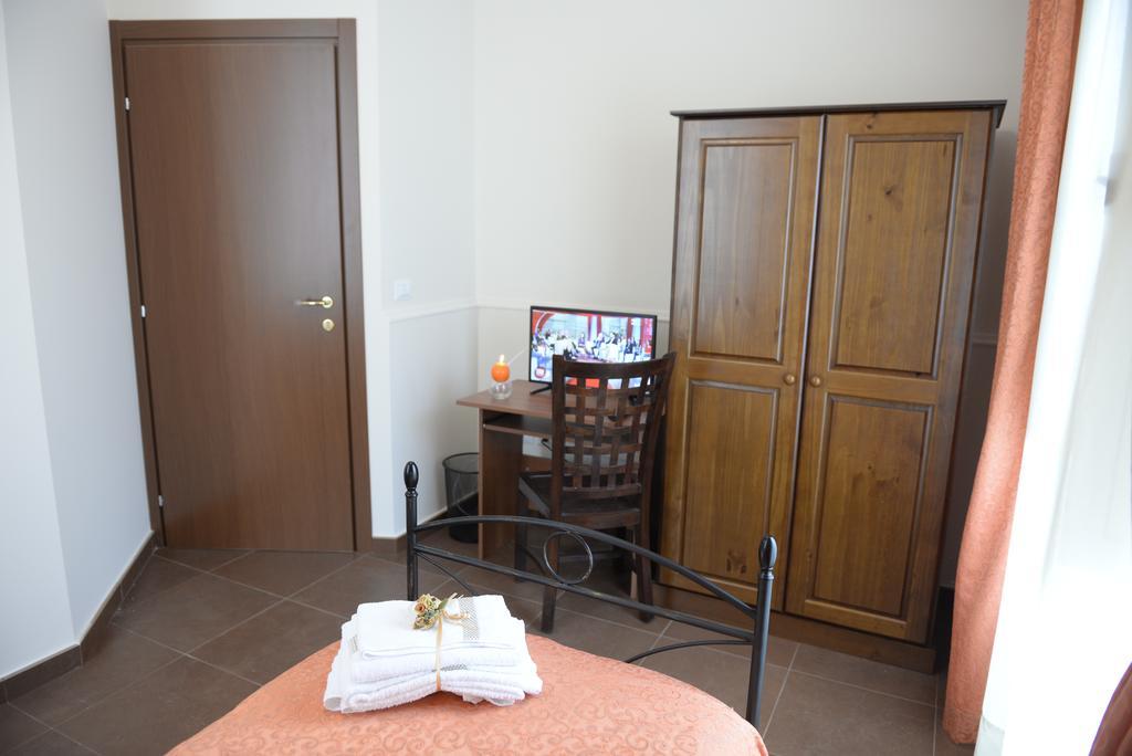 B&B San Leonardo Mascali Exteriör bild