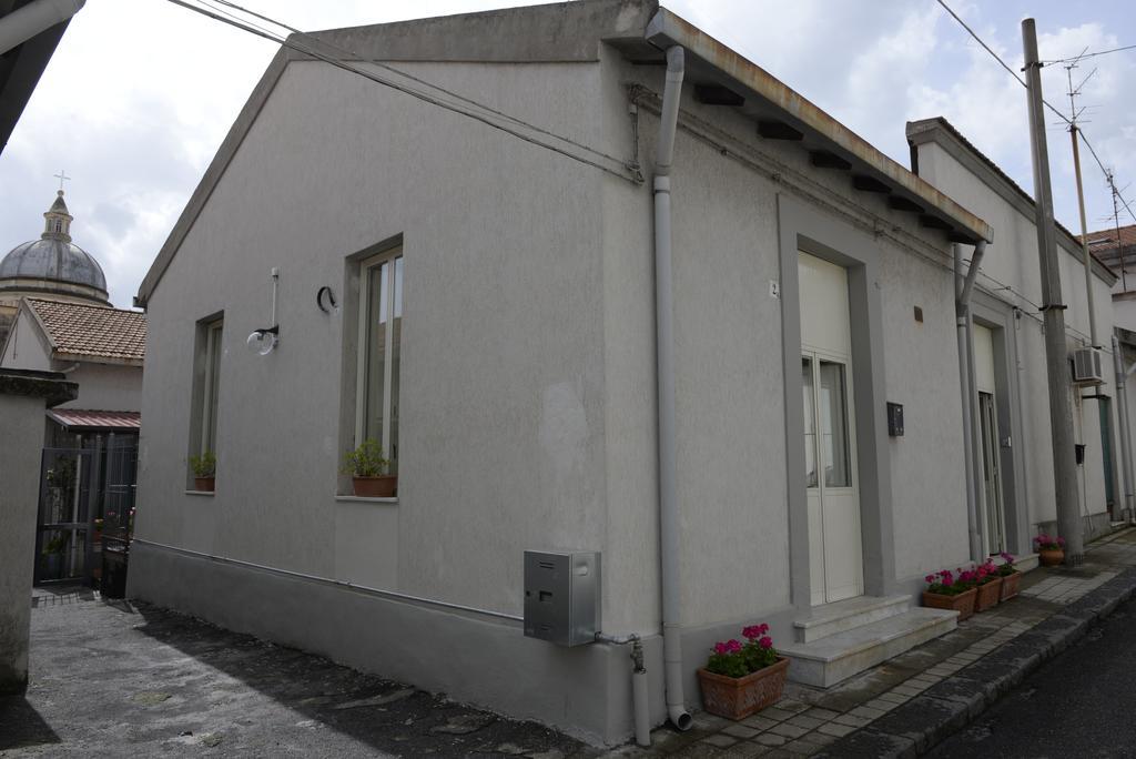 B&B San Leonardo Mascali Exteriör bild